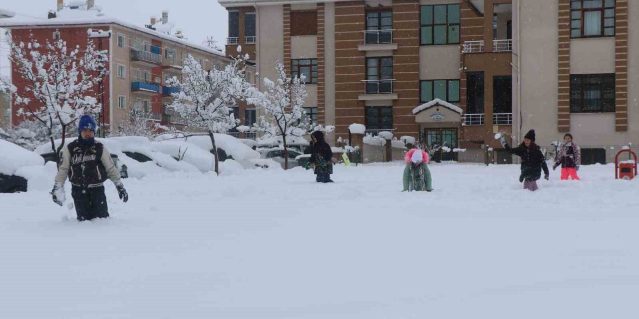 Erzincan’da eğitime kar engeli! Okullar 1 gün daha tatil