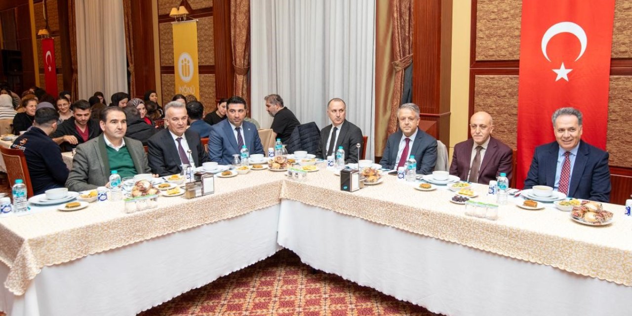 Rektör Akpolat, TÖTM personeliyle iftar yemeğinde bir araya geldi
