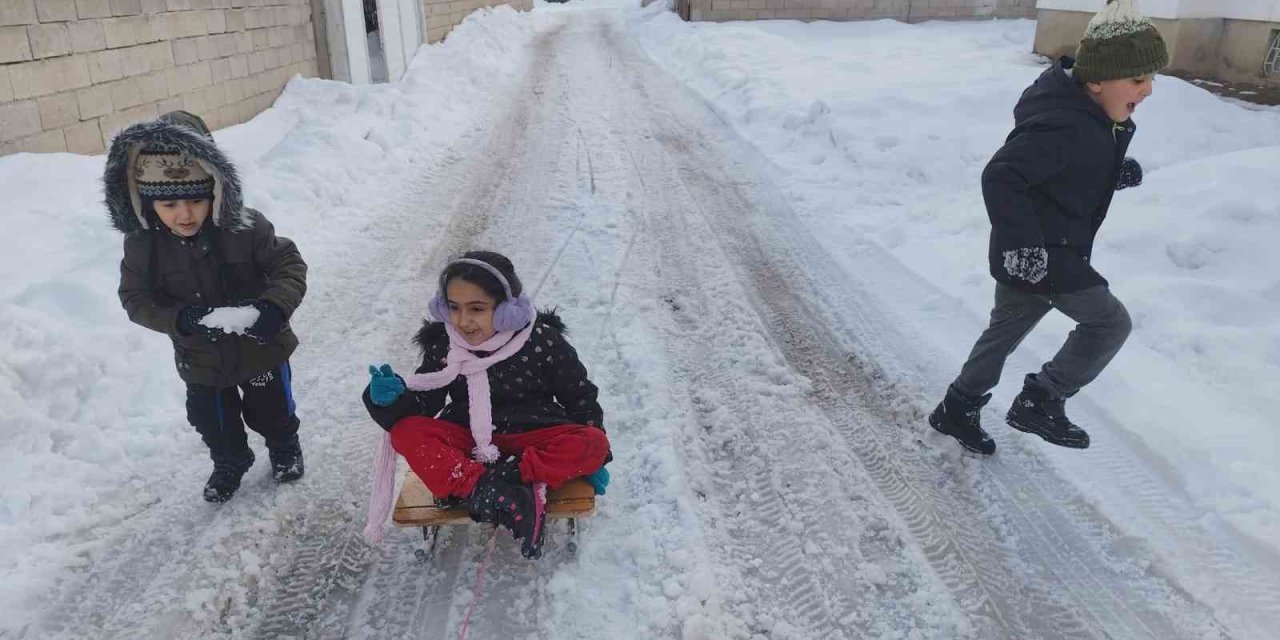 Erciş’te yoğun kar yağışı