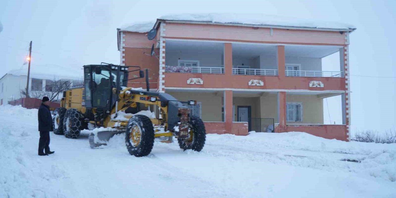Muş’ta 173 köy yolu ulaşıma kapandı