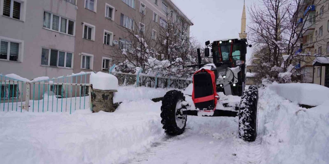 Palandöken Belediyesi karla mücadelede sahada
