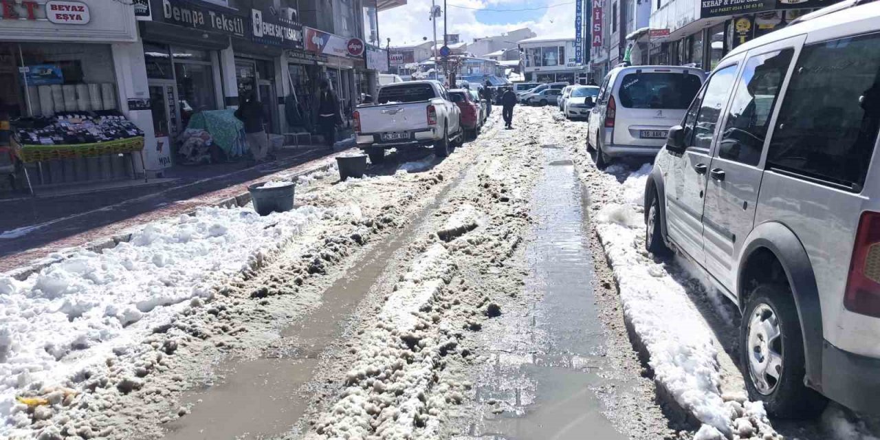 Van’da esnaf ve vatandaşlardan "altyapı ve temizlik" tepkisi