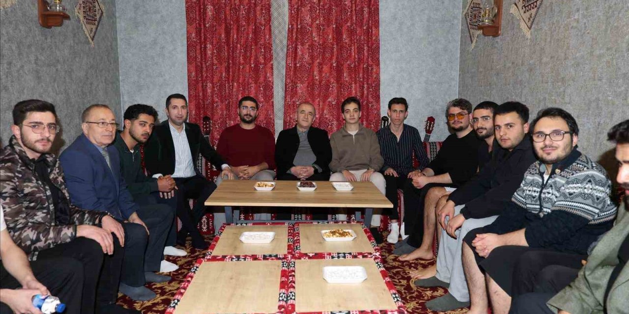 Elazığ Valisi Hatipoğlu, iftarda gençlerle buluştu