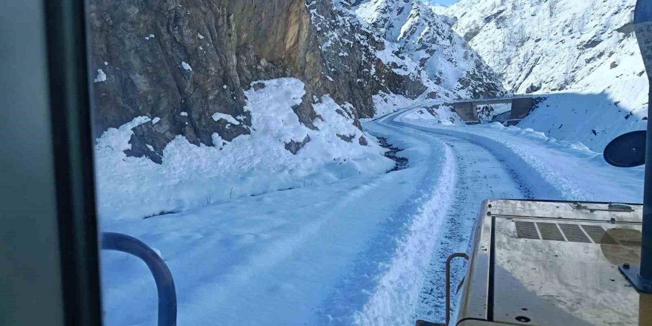 Bingöl’de kapalı köy yolları bir bir açılıyor
