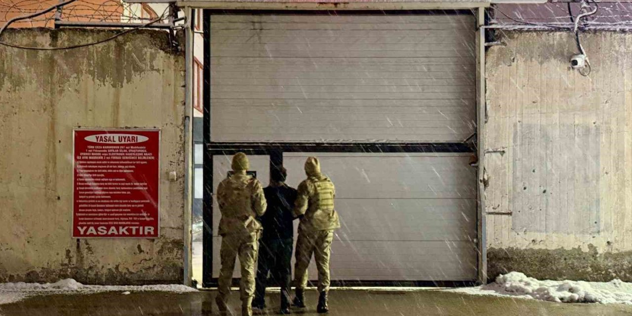 Jandarmadan düzensiz göçmen operasyonu; 7 düzensiz göçmen, 4 organizatör yakalandı