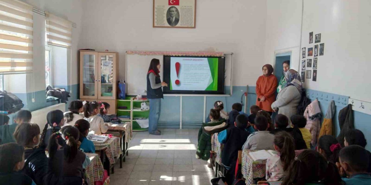 Kars’ta öğrencilere gıda güvenilirliği ve israfla mücadele eğitimi