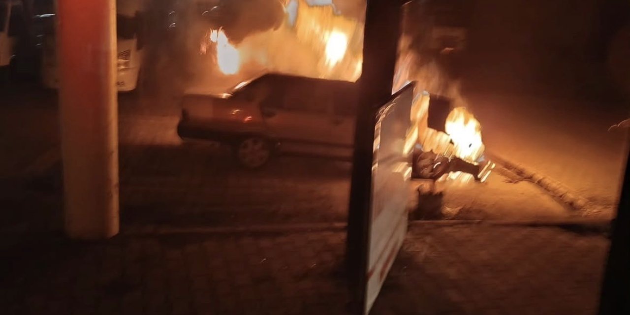 Bingöl’de park halindeki araç alevlere teslim oldu