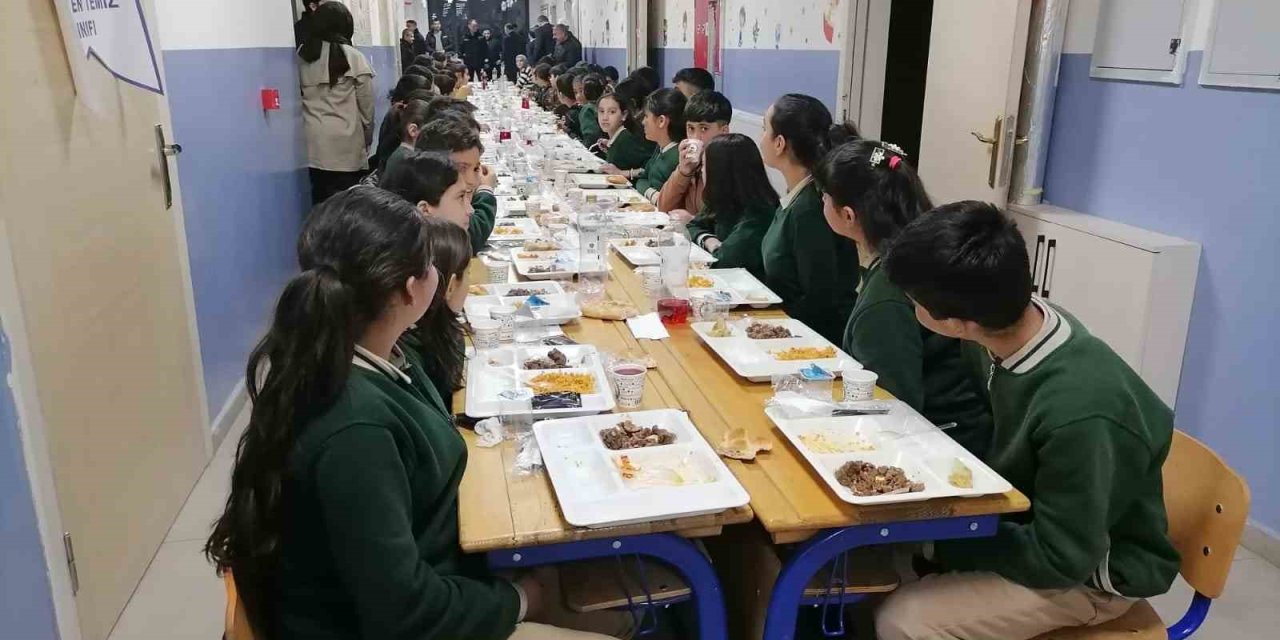 Karaçoban’da okulda "Maarifin kalbinde ramazan" temalı iftar programı