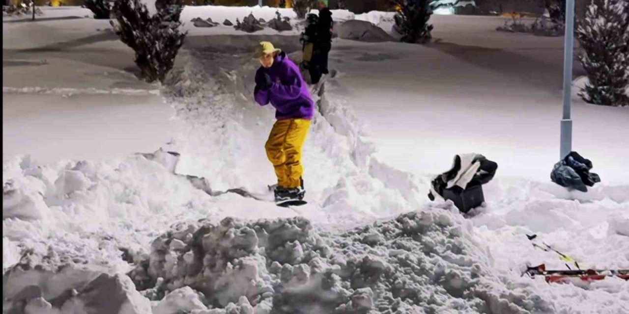 Erzurum kalesi önünde snowboard gösterisi