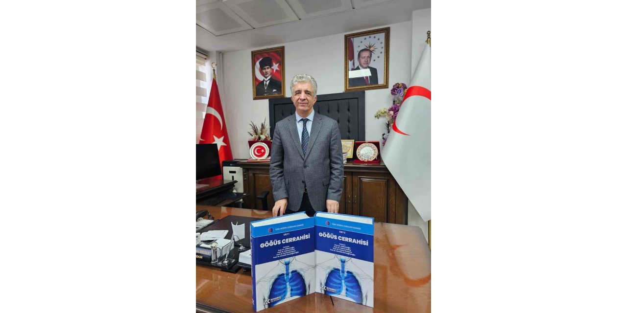 227 bilim insanının katkı sunduğu "Göğüs Cerrahisi" kitabı yayımlandı