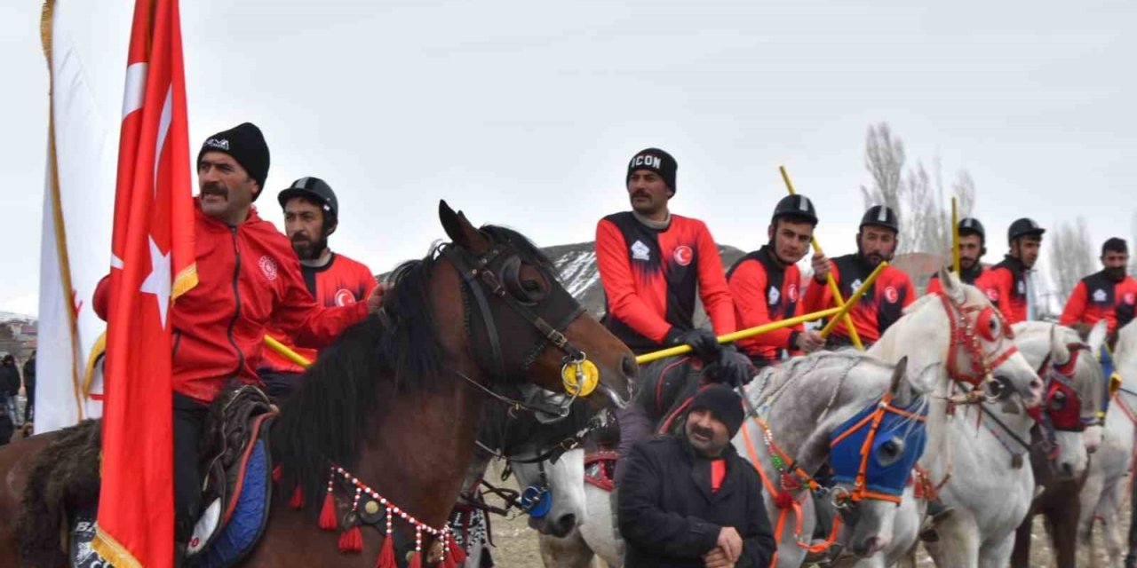 Aşkale’nin kurtuluş bayramında cirit coşkusu