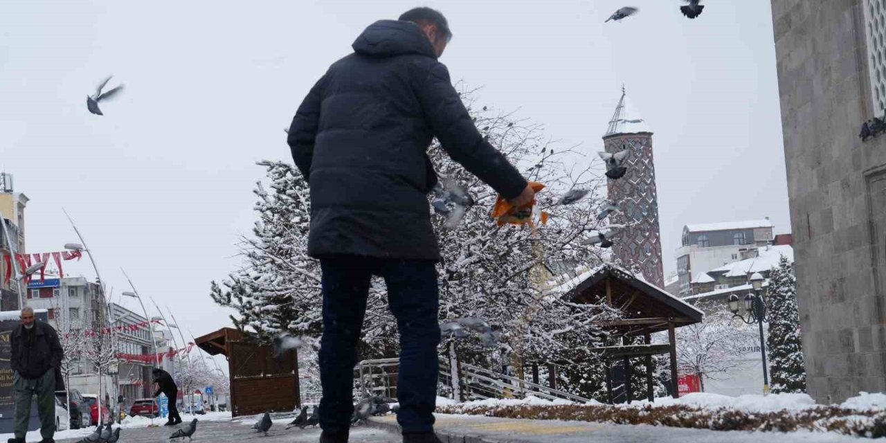 Doğu’da kar yağışı devam ediyor