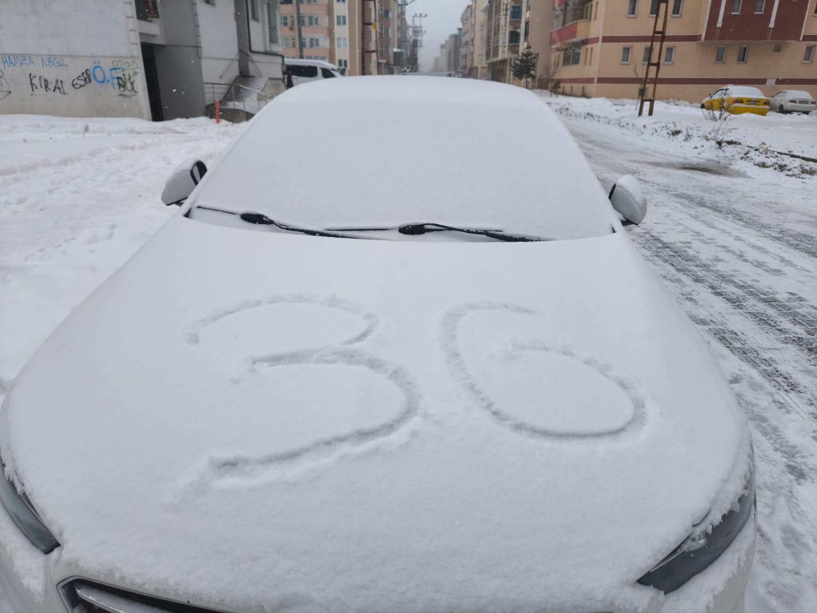 Kars’ta bahar havası kısa sürdü, kar geri geldi