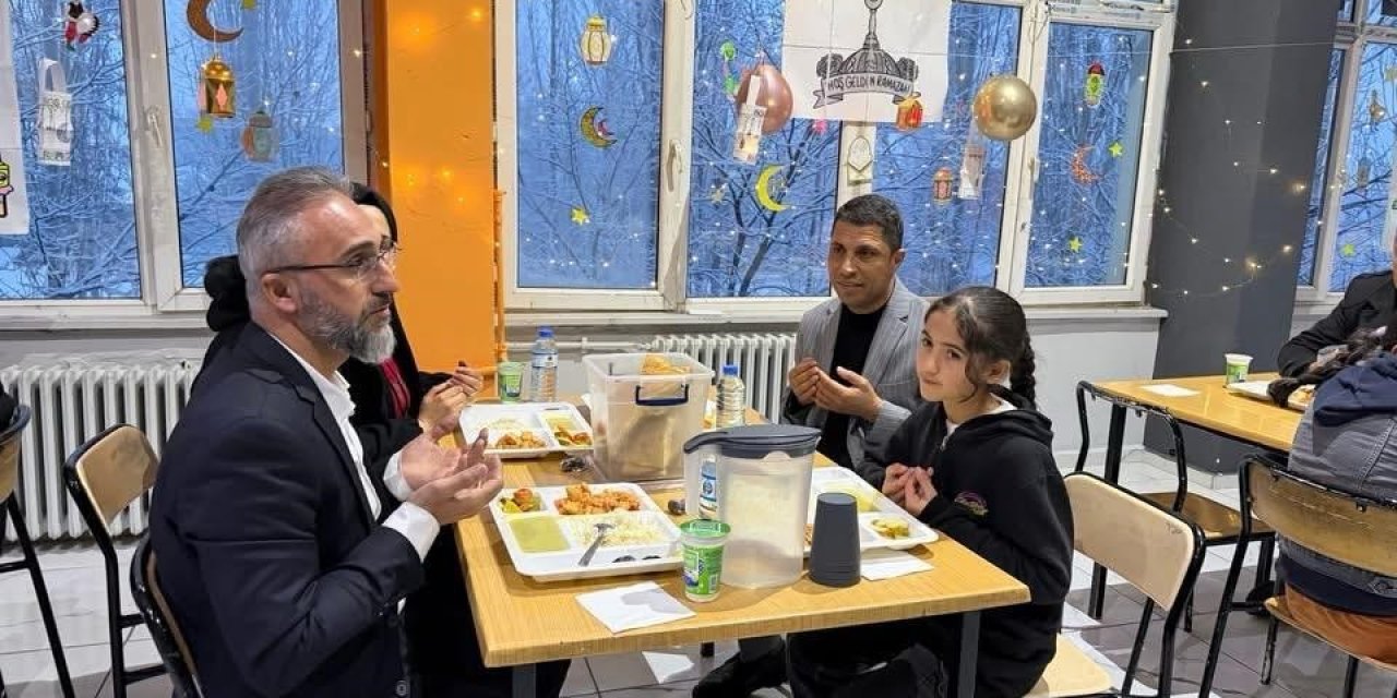 Başkan Durak öğrencilerle iftar açtı