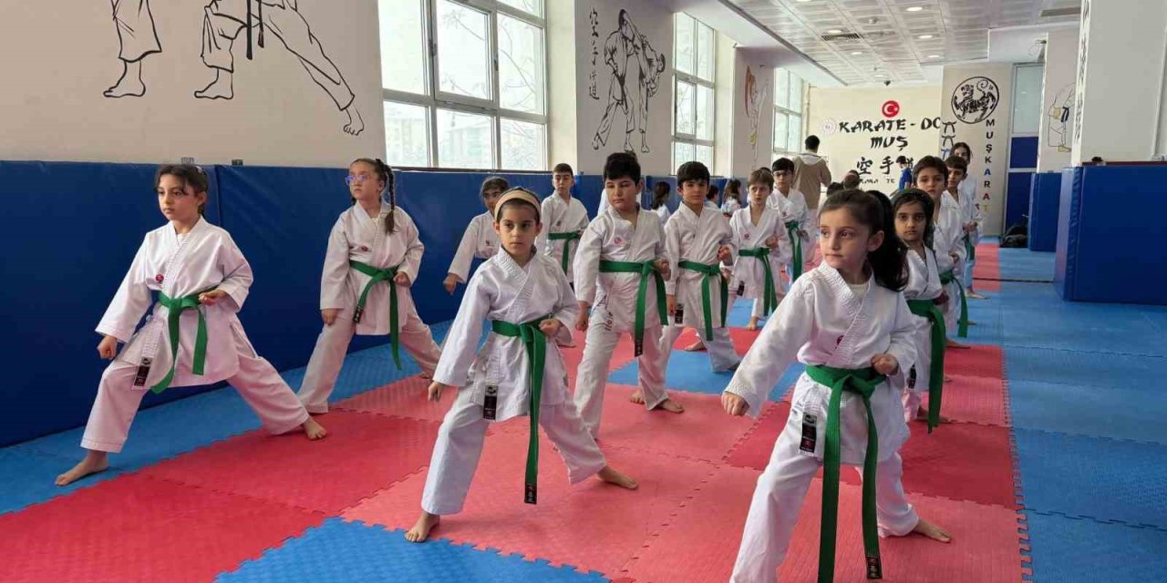 Muş’ta karate antrenmanları hız kesmeden sürüyor
