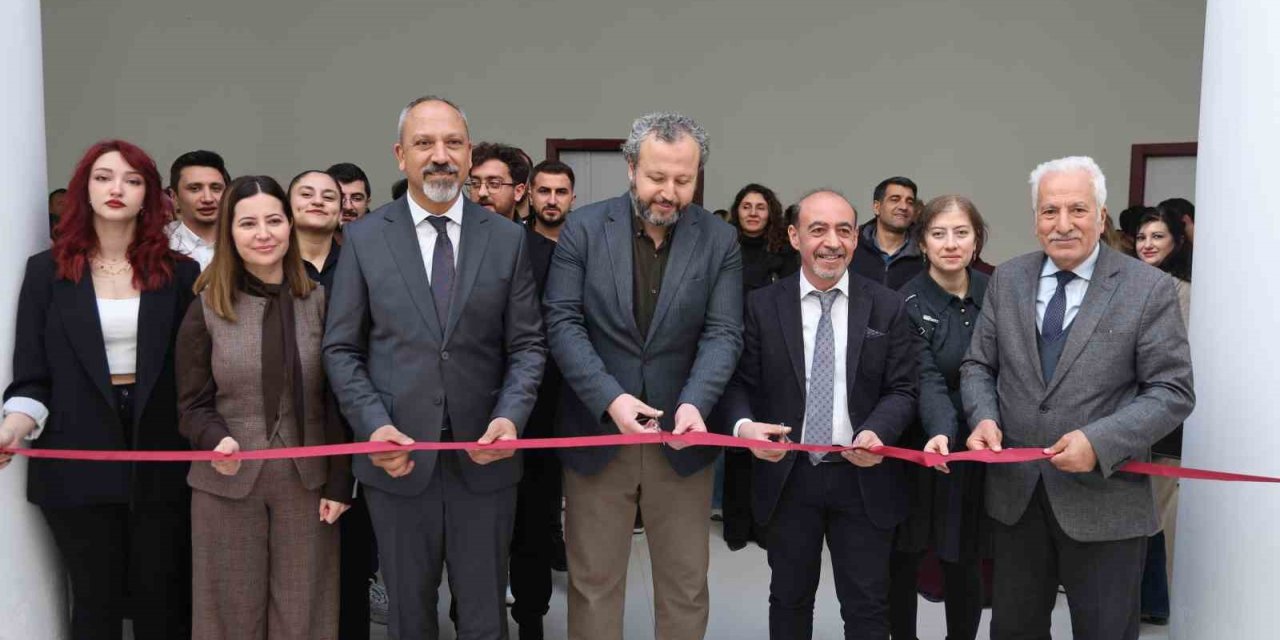 Fırat Üniversitesi’nde 6 Şubat depremi, sergi ve konferansla ele alındı