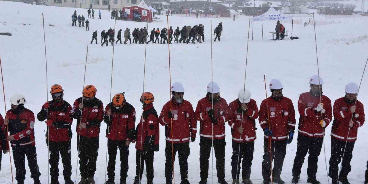 Bitlis’te çığ tatbikatı gerçeğini aratmadı