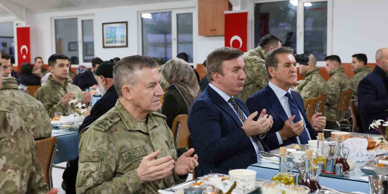 Erzincan’da kahraman gaziler ve aileleri onuruna iftar sofrası kuruldu