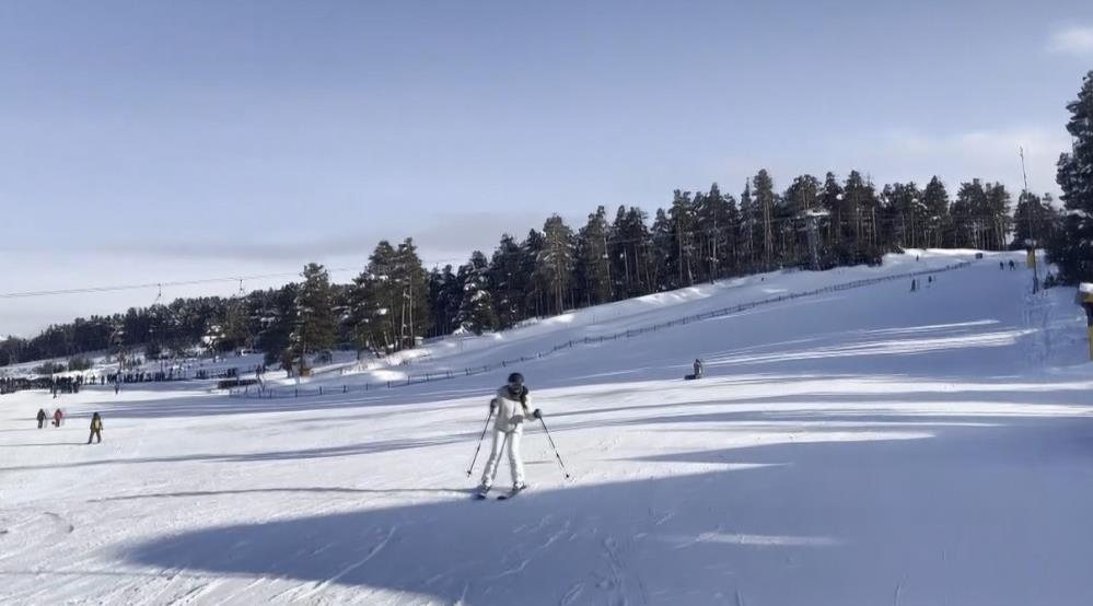 Kars’ta kayak sezonu Nisan’a uzadı