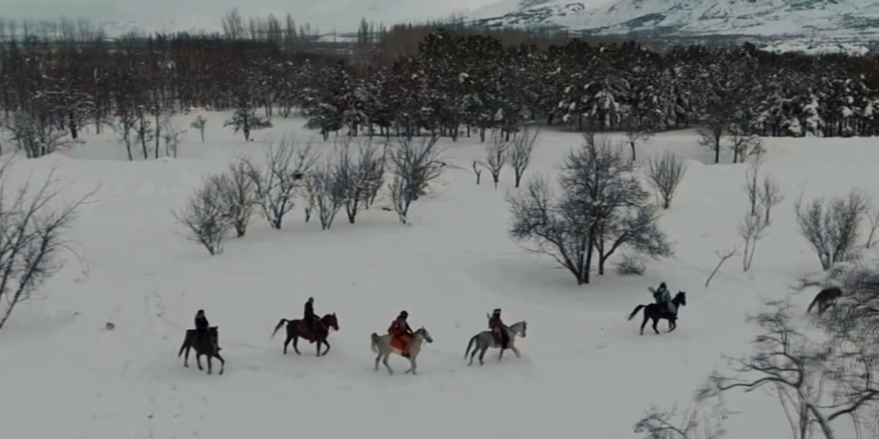 Erzincan’da sınırları zorlayan kış macerası: Atlı snowboard safarisi