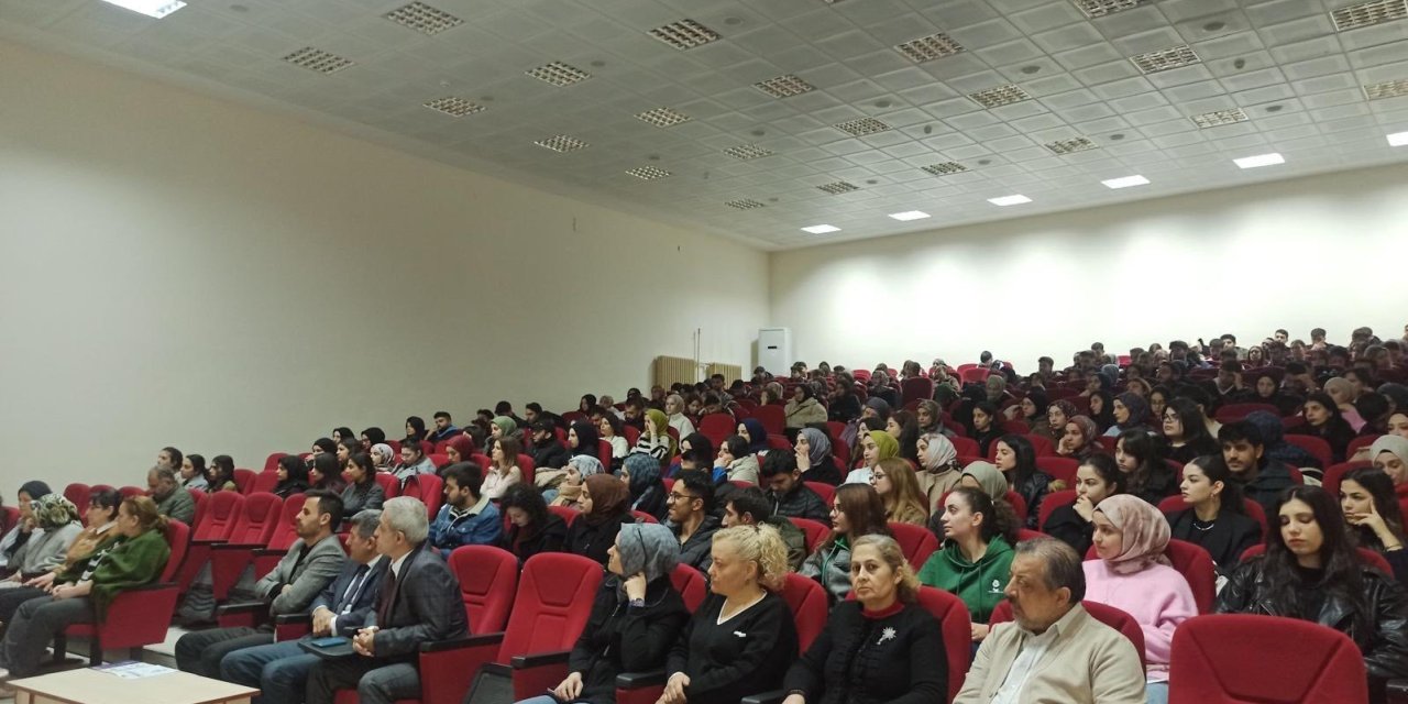 Üniversite öğrencilerine ’kadına yönelik şiddetle mücadele’ semineri