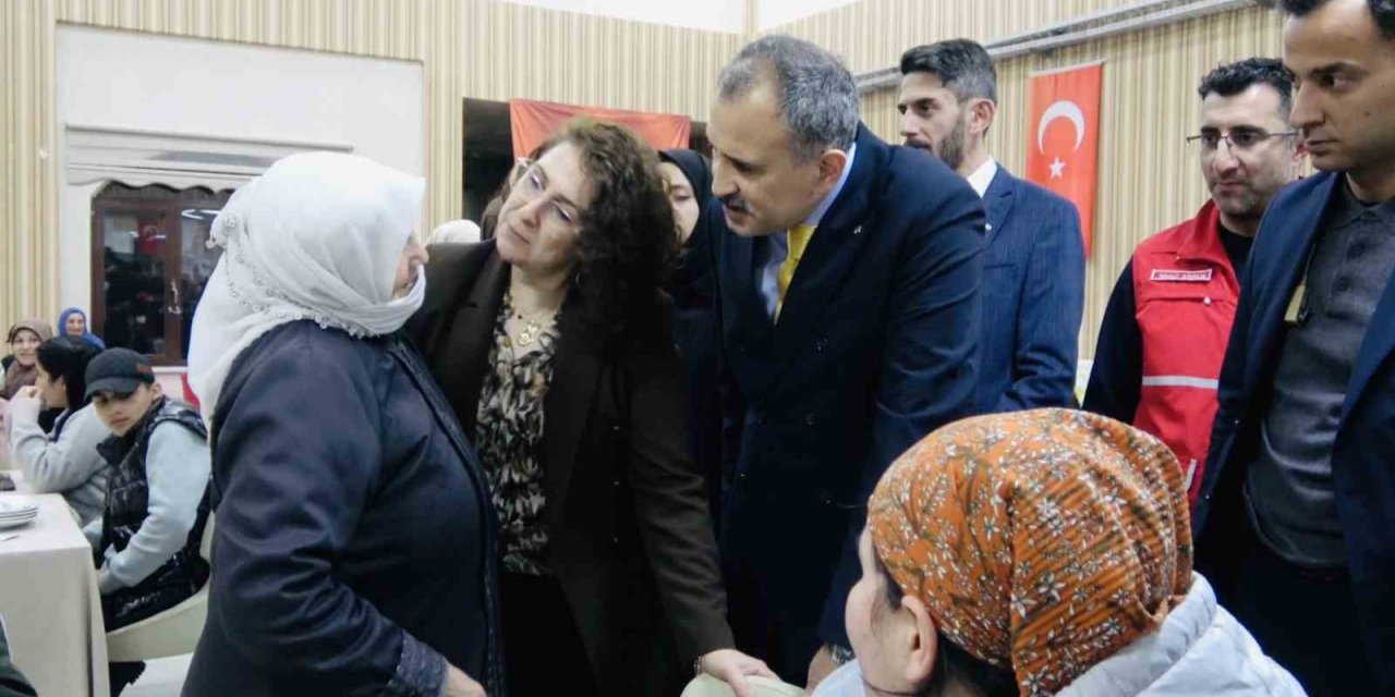 Ağrı’da yetim çocuklar iftar sofrasında buluştu