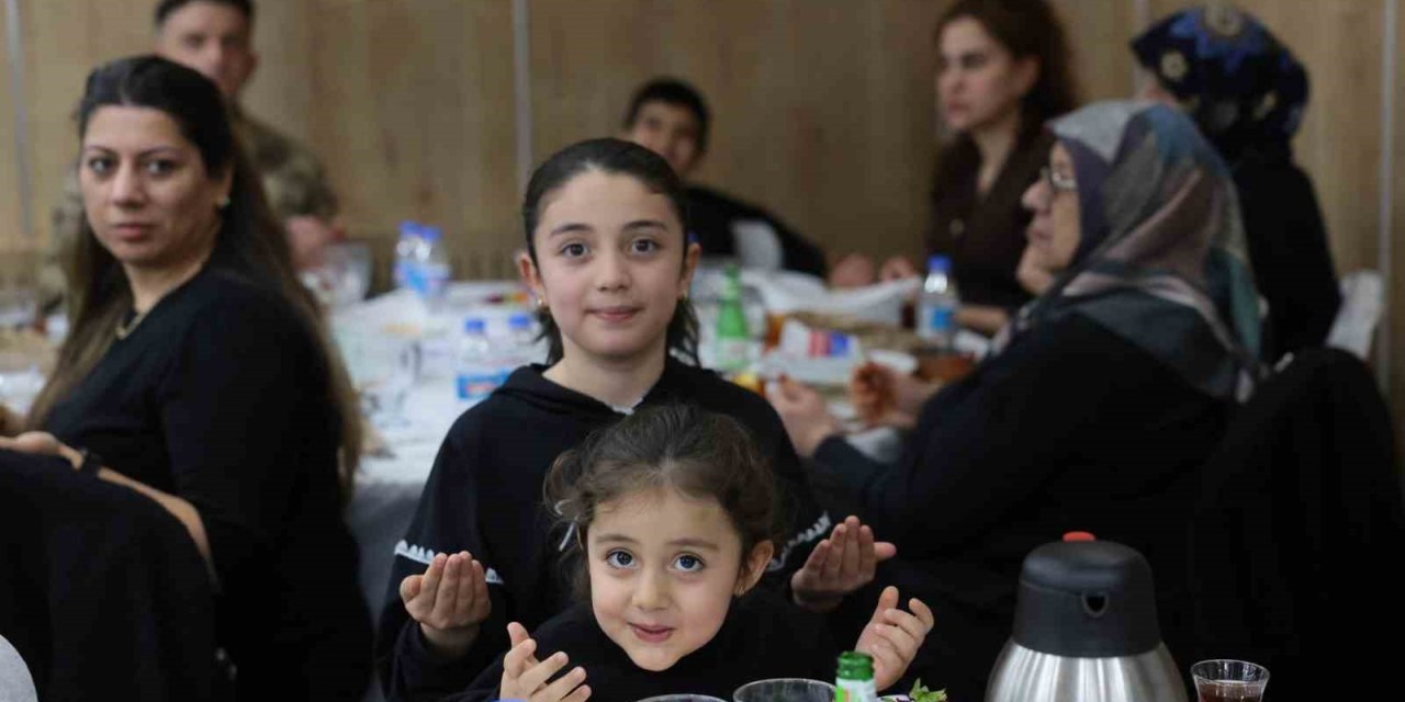 Şehit aileleri ve gaziler onuruna iftar programı düzenlendi