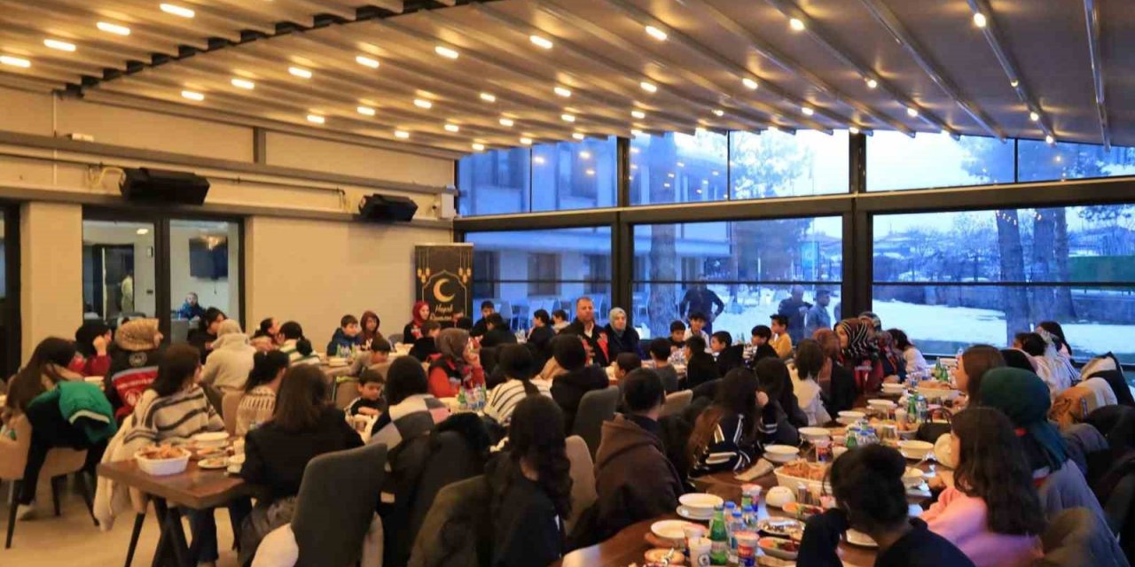 Erzincan’da Dünya Yetimler Günü dolayısıyla iftar programı düzenlendi