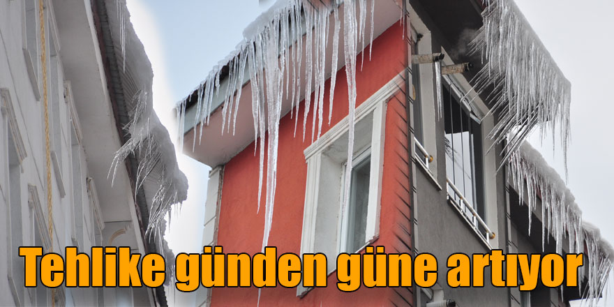 Kars’ta çatılardaki buz sarkıtları tehlike oluşturuyor