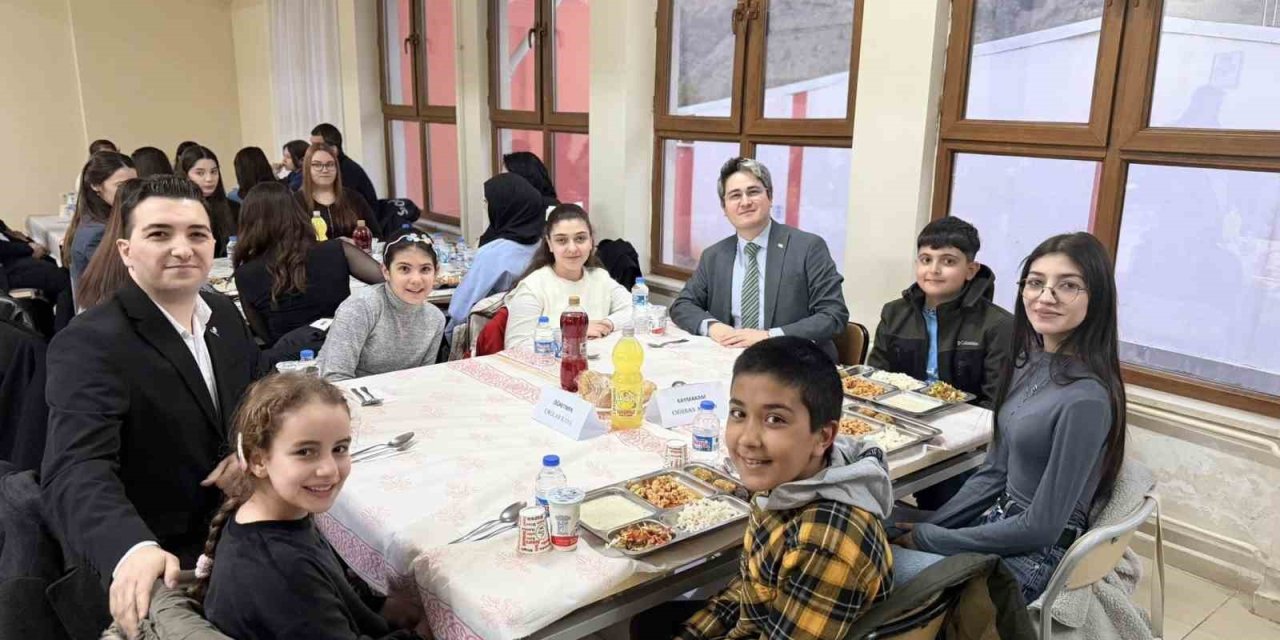 Kemaliye’de öğrencilerle iftar programı düzenlendi