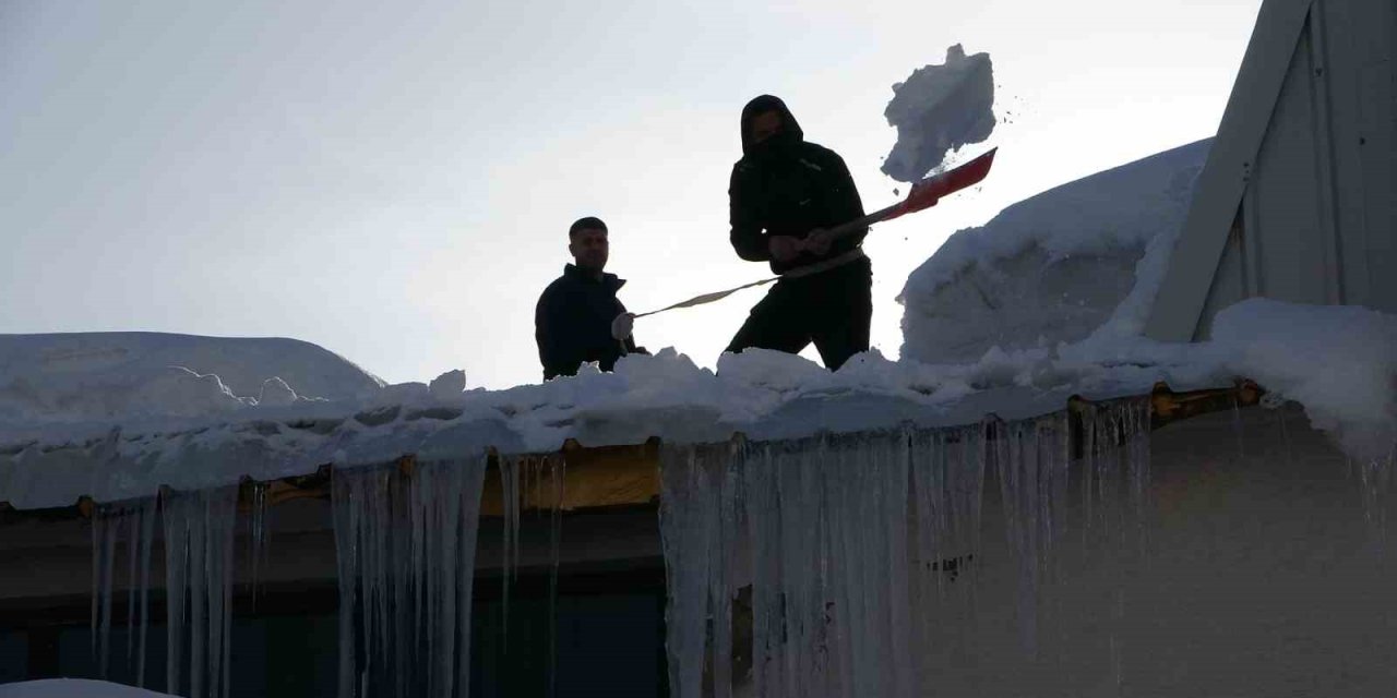 Bitlis’te soğuk hava etkisini sürdürüyor