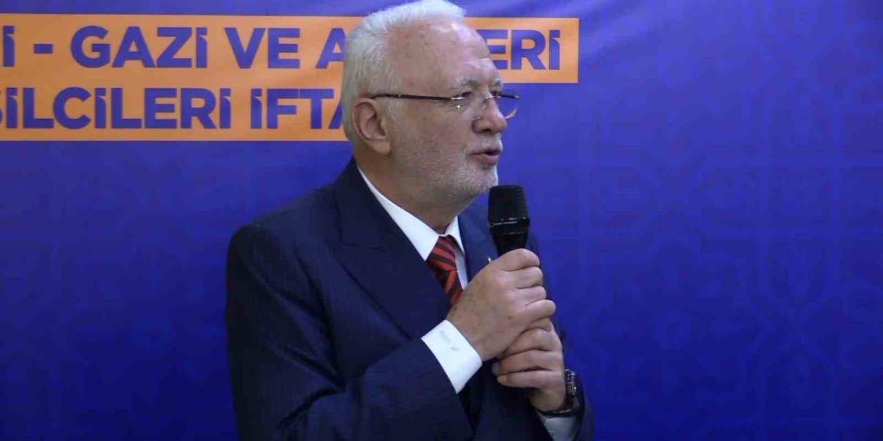 AK Parti Genel Başkanvekili Mustafa Elitaş, Erzurum’da şehit ve gazi aileleri ile iftar yemeğinde bir ayaya geldi