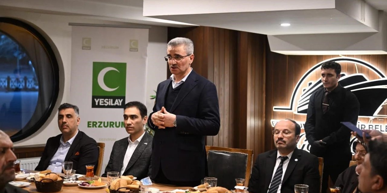 Vali Baruş, Yeşilay’ın iftar programına katıldı