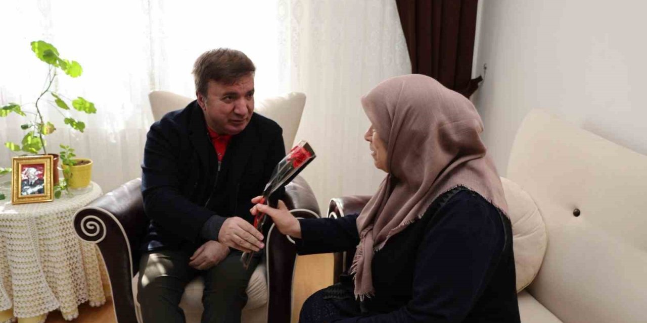 Şehit annesine 8 Mart ziyareti