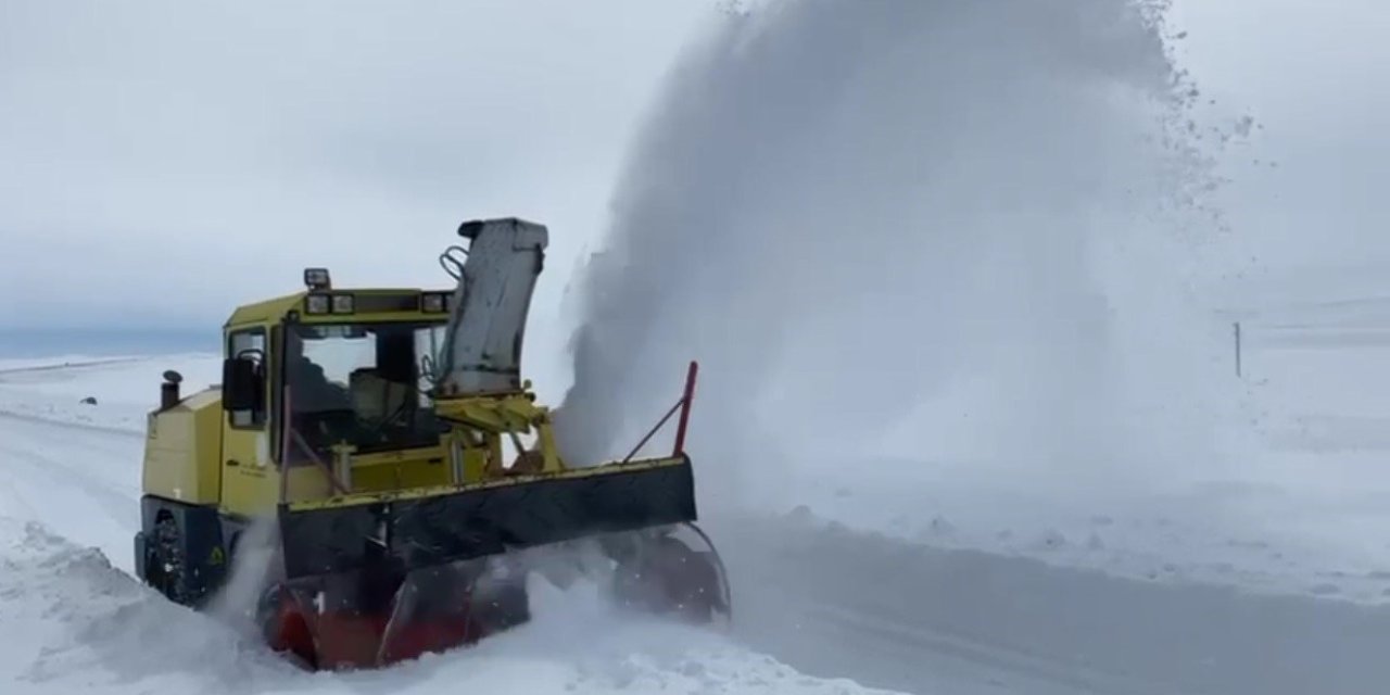 Kars’ta 25 köy yolu ulaşıma kapandı, ekipler seferber oldu