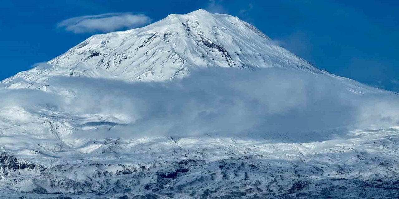Ağrı Dağı ihtişamıyla göz kamaştırıyor