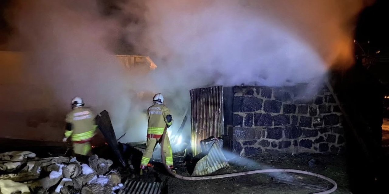 Bingöl’de odunlukta çıkan yangın paniğe neden oldu
