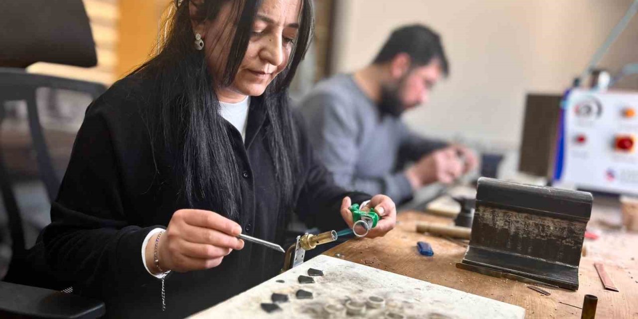 Van’ın tescilli savat sanatı genç kuşaklara aktarılıyor