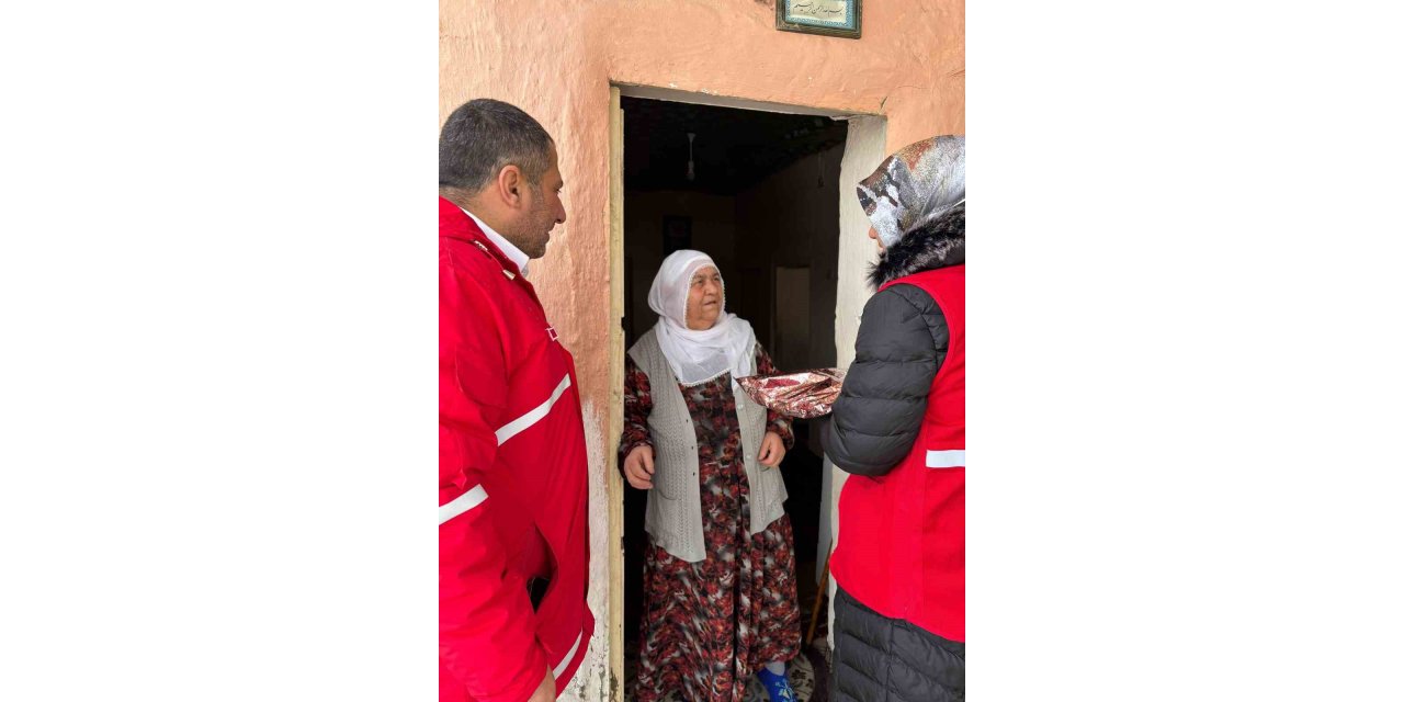Kızılay Muradiye Şubesi’nden 8 Mart ziyareti