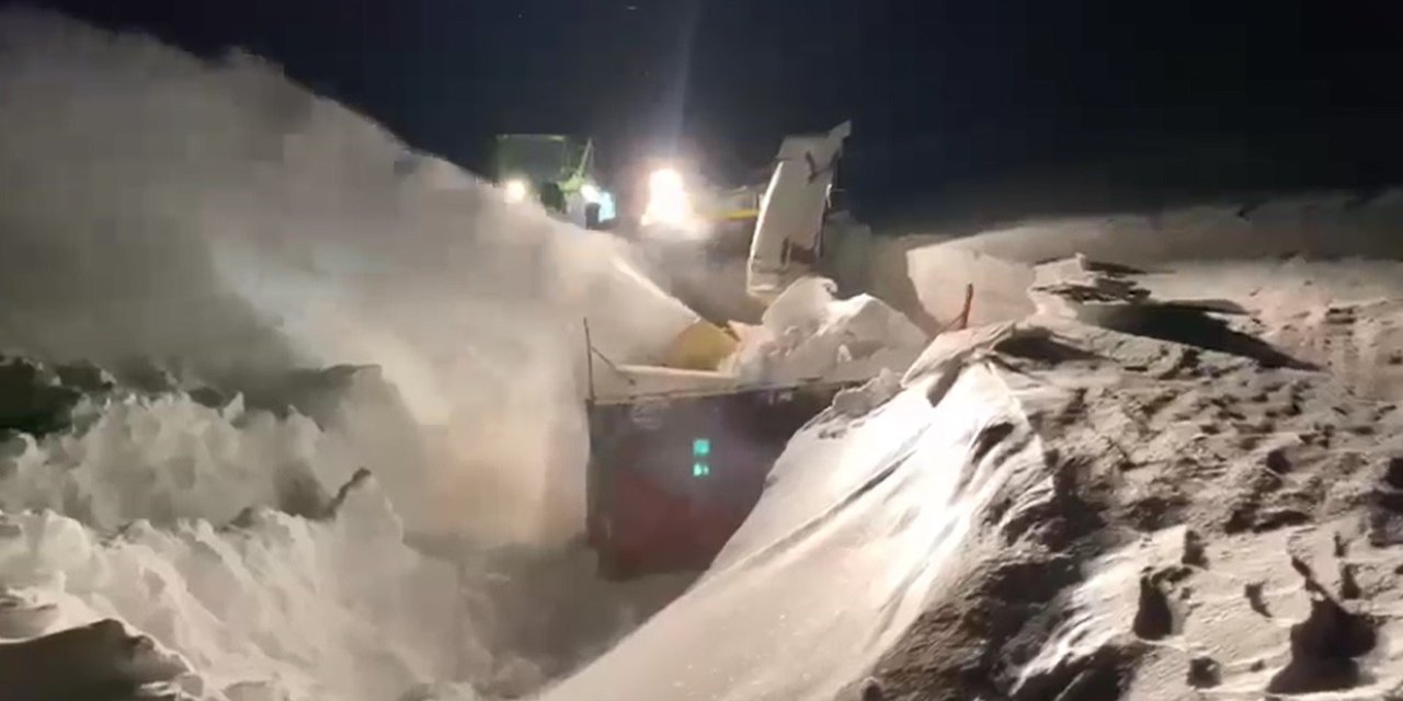 Kar kaplanları Arpaçay’da gece gündüz çalışıyor