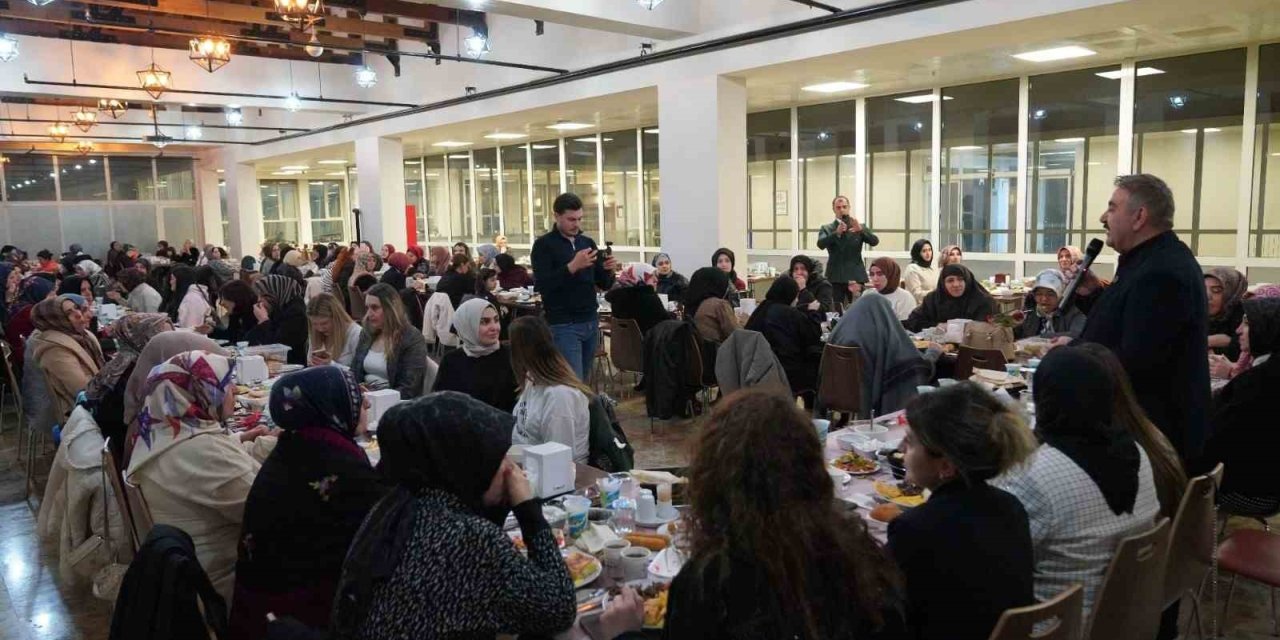 Başkan Sunar’dan Palandökenli esnaf kadınlara iftar