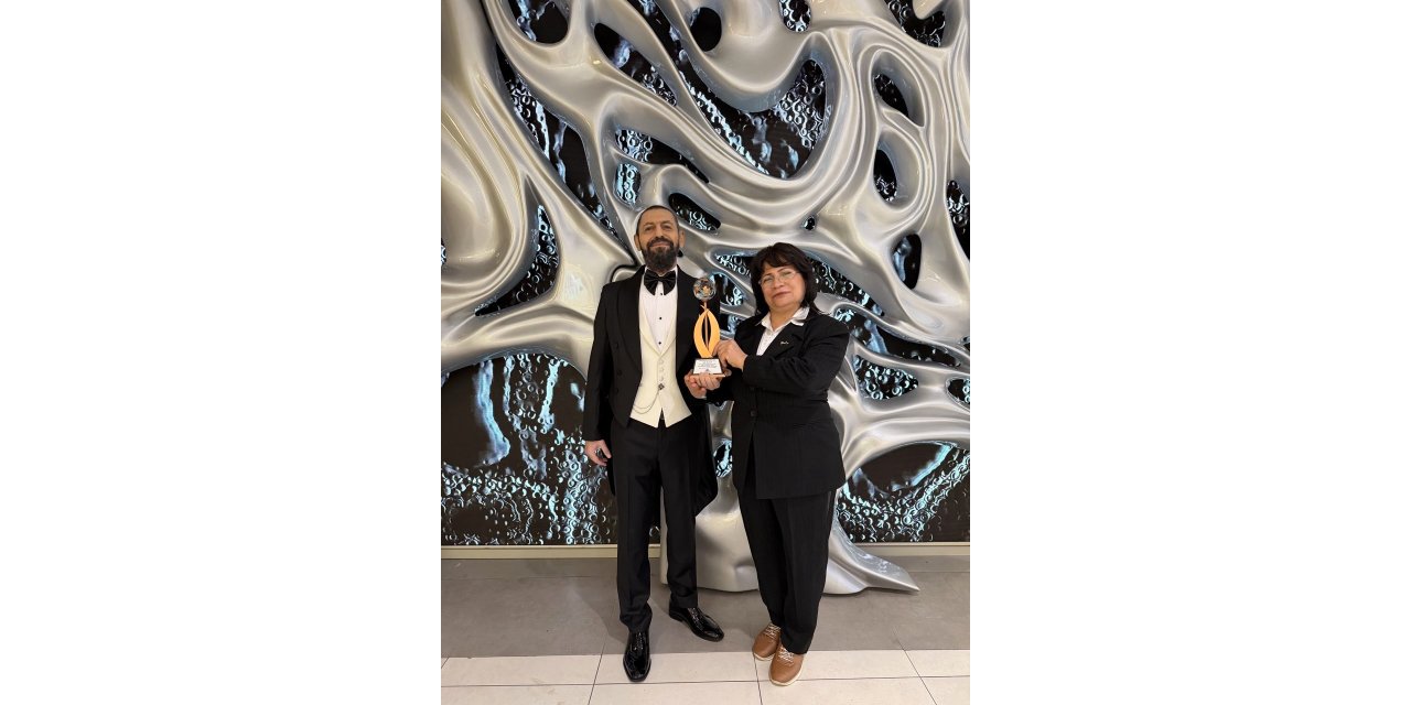 Yılın Barış İnsanı Ödülü Dünyaca Ünlü Yazar Akif Manaf'a