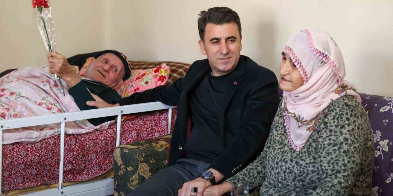 Vali Aygöl, kendisine patik hediye eden Hatun teyze ile bir araya geldi