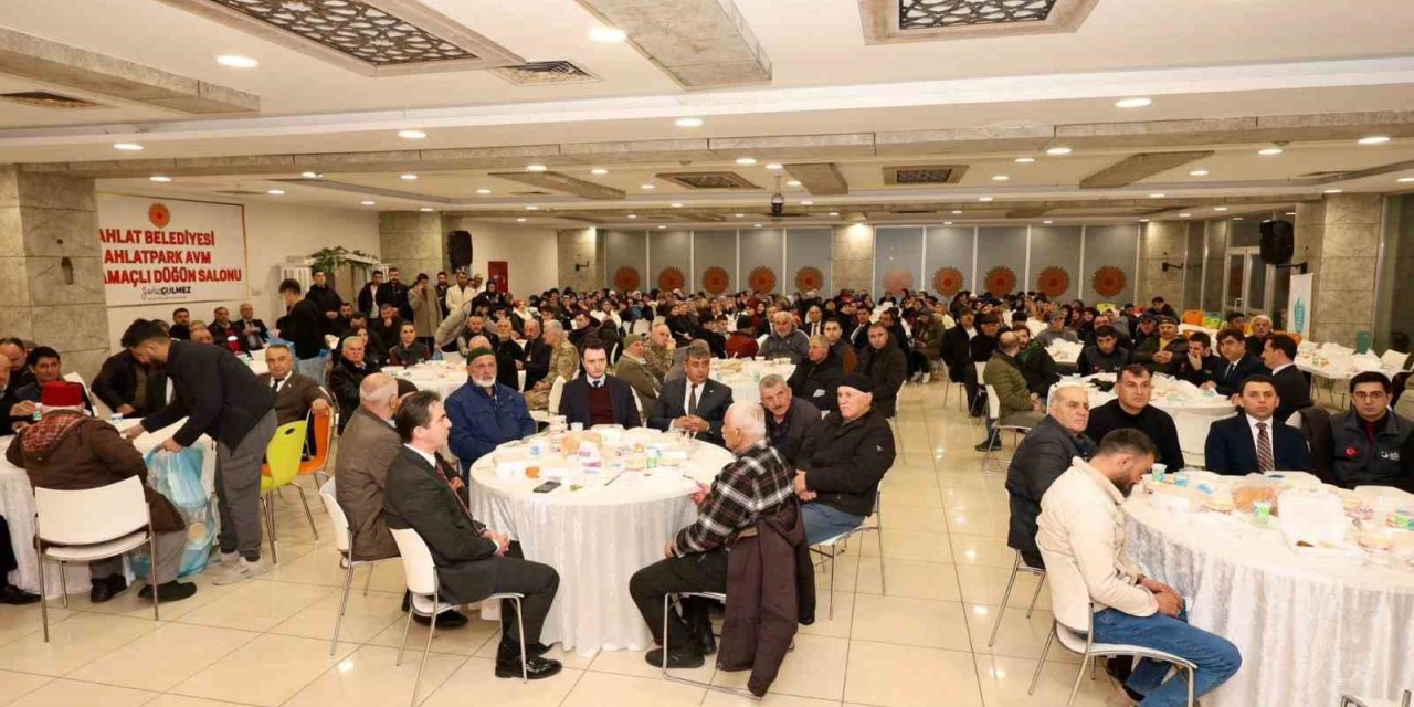 Ahlat’taki Ahıska Türkleri iftar sofrasında bir araya geldi