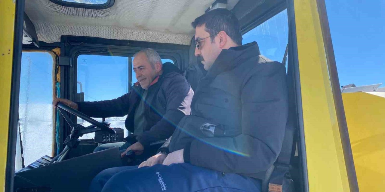 Kaymakam Akköz, karla mücadele çalışmalarını yerinde inceledi