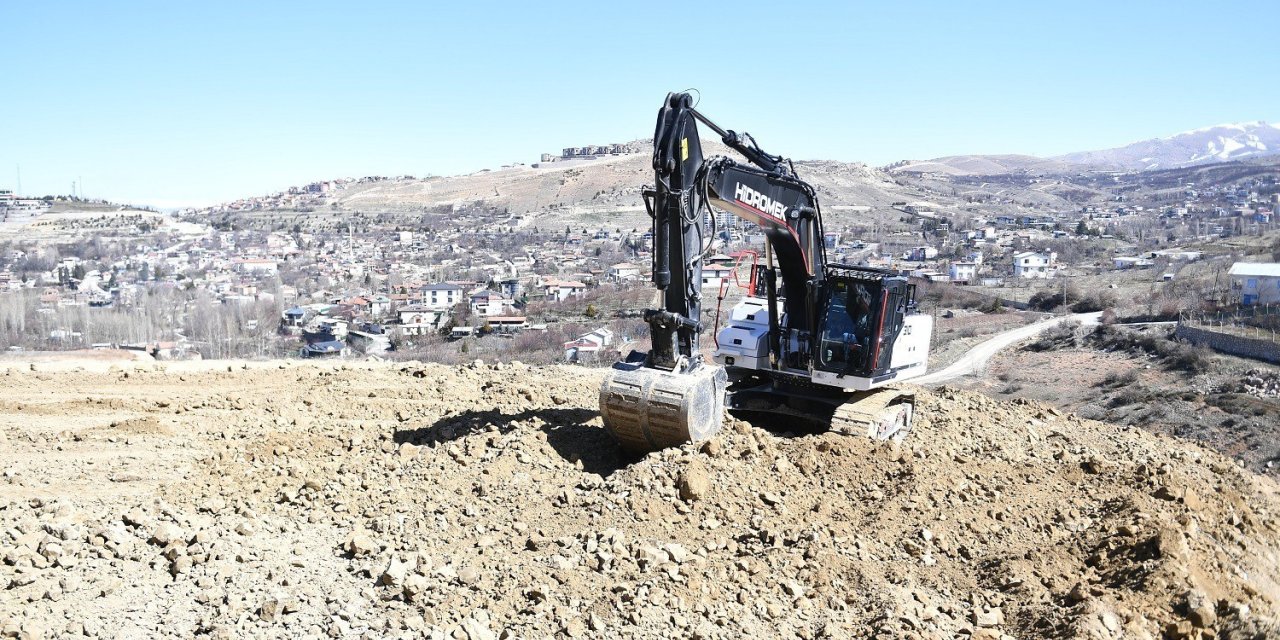 Yeşilyurt’un Mullakasım Mahallesi yeni yollarla buluşuyor