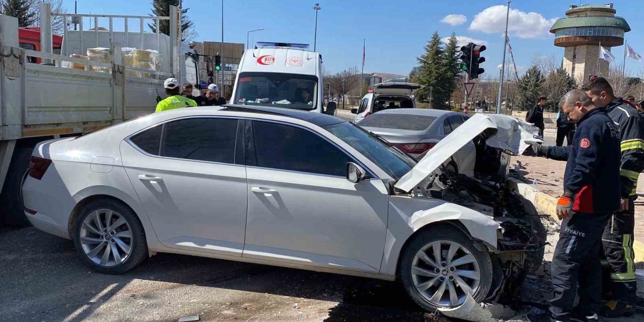 Elazığ’da otomobiller çarpıştı: 6 yaralı