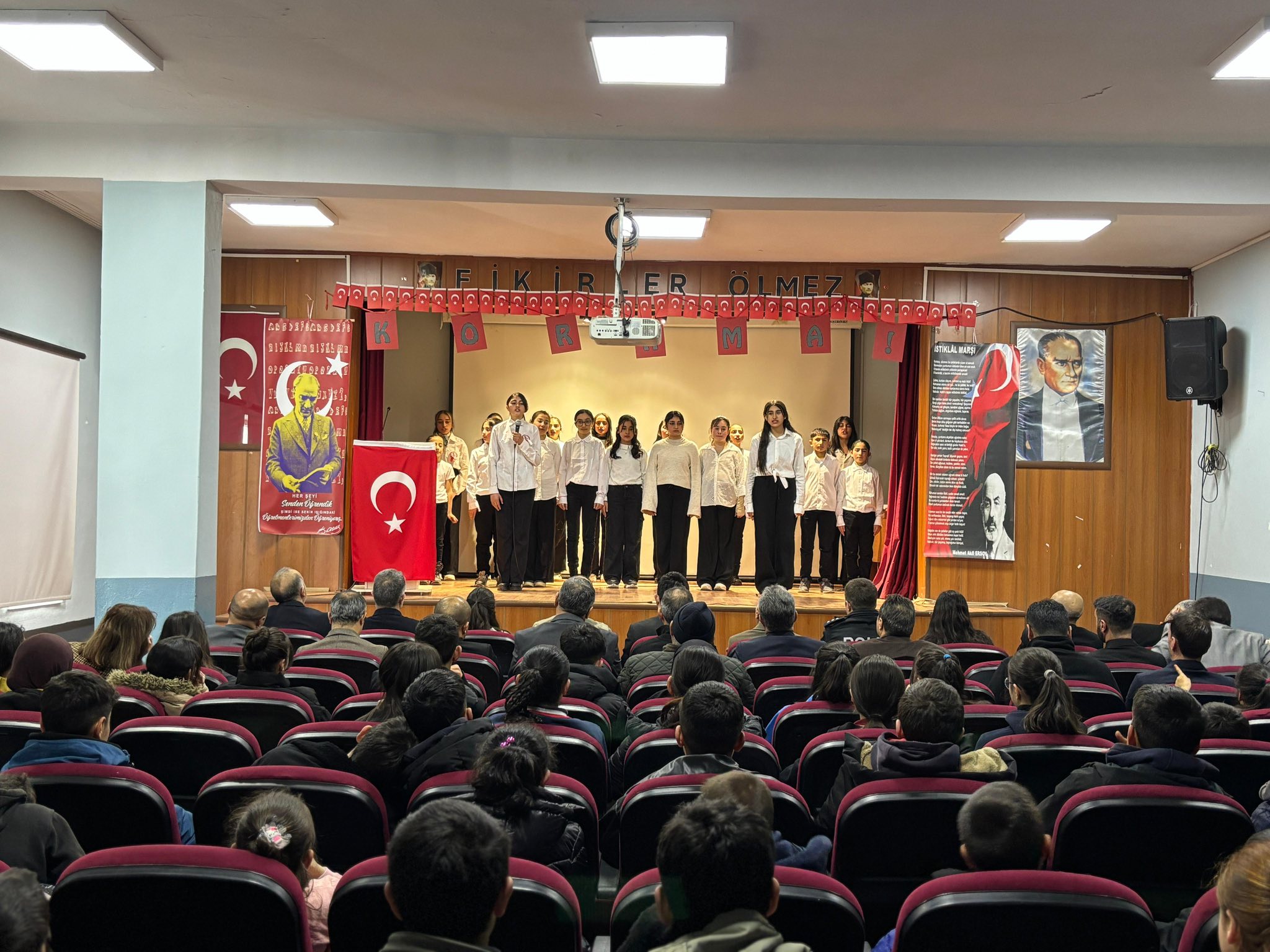 Susuz'da 'İstiklal' gururu: Mehmet Akif Ersoy dualarla anıldı