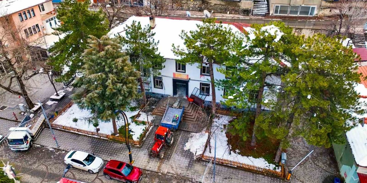 İliç’in tarihi taş binası restorasyonla yeniden hayat buluyor