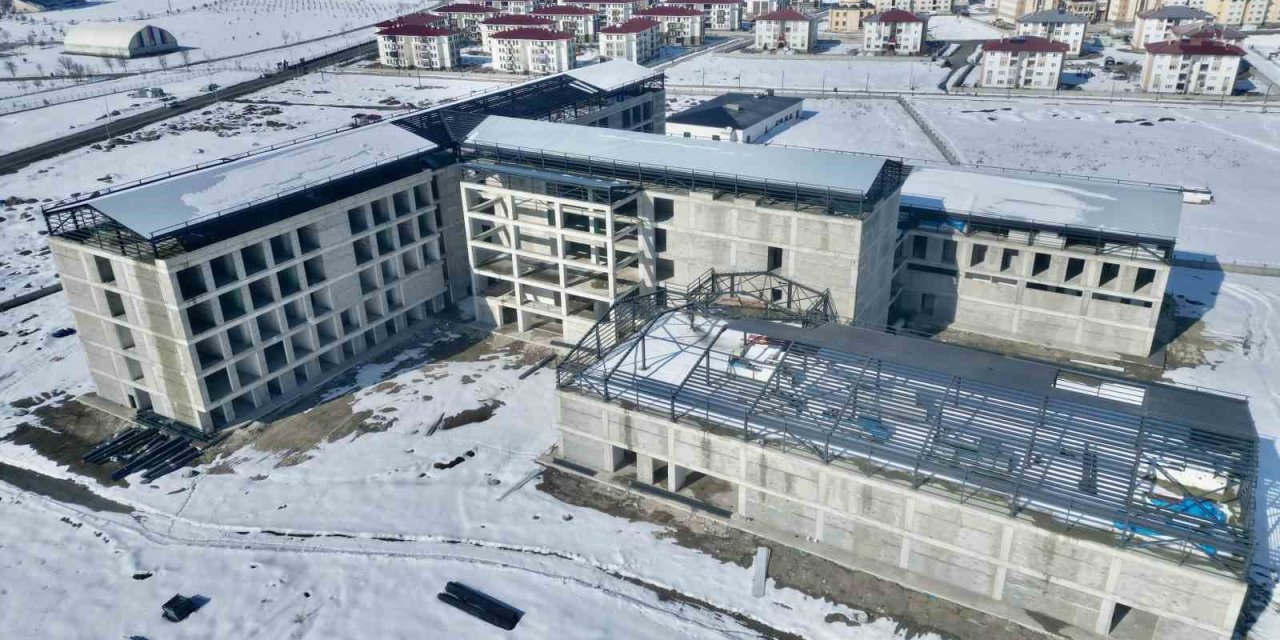 Ağrı’da  deprem izolatörü bulunan ilk hastane hizmete hazırlanıyor